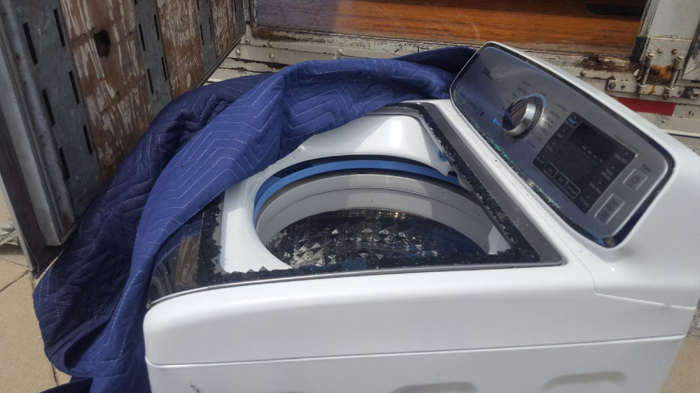 Second photo by Jessyca Camarillo of Real Movers Moving And Storage - Large