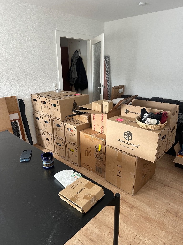 Photo by Giovanni Suryawan of Britannia Movers International - Large