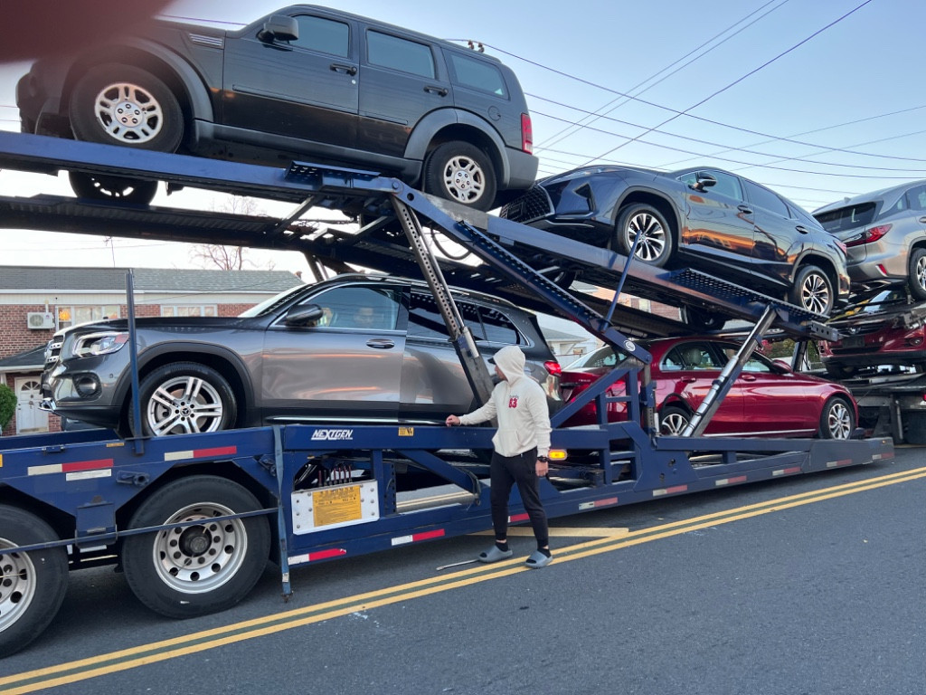 Photo by Cynthia Morales of Neptune Auto Transport LLC - Large