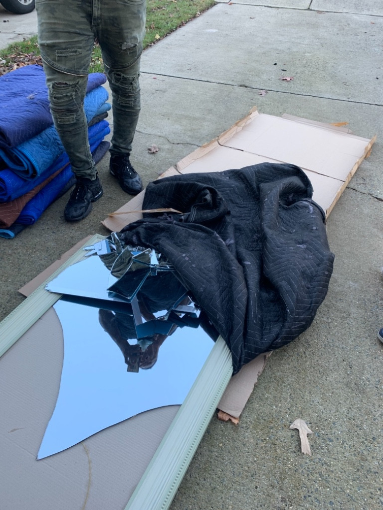 Second photo by Helena Jb of Golden Men Movers - Large