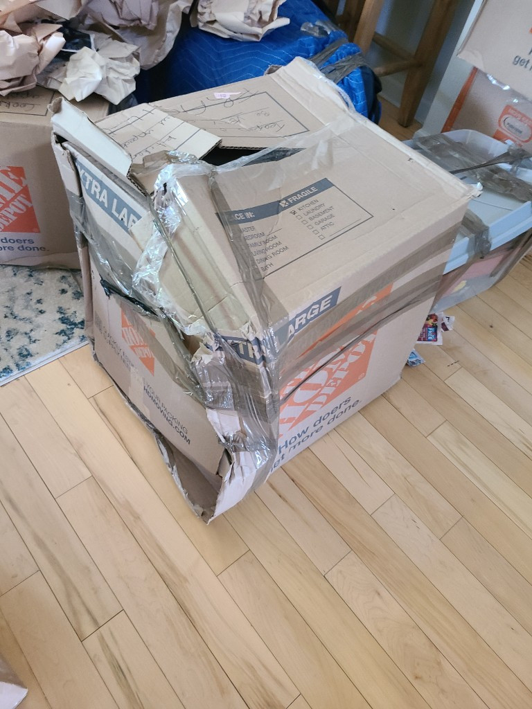 Second photo by Viviane Crosthwaite of Luxury Van Lines - Large