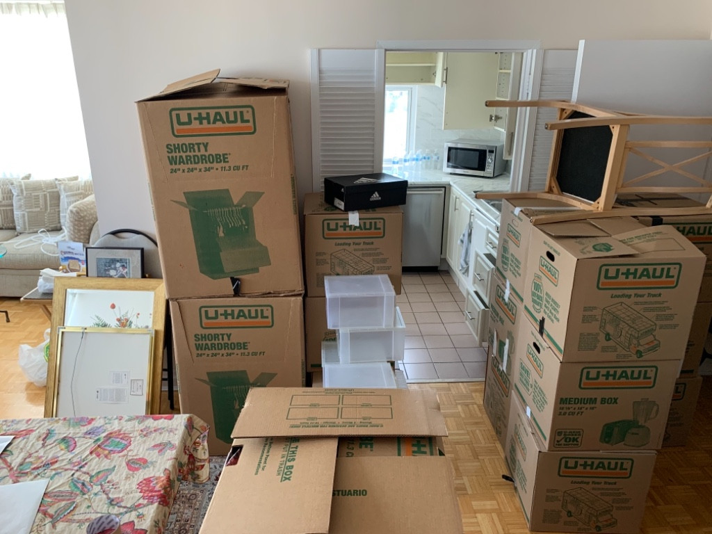 Photo by Frankie Za of Arielli Moving - Large