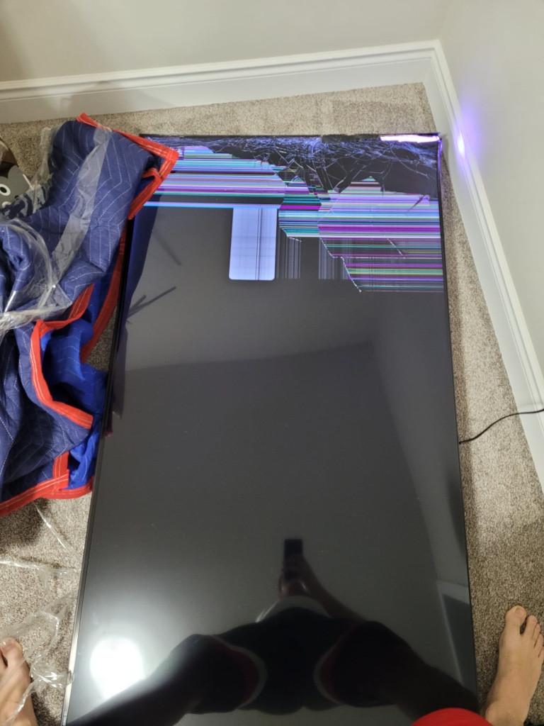 Second photo by Nayane Ferreira Da Silva of Canadian National Van Lines - Large