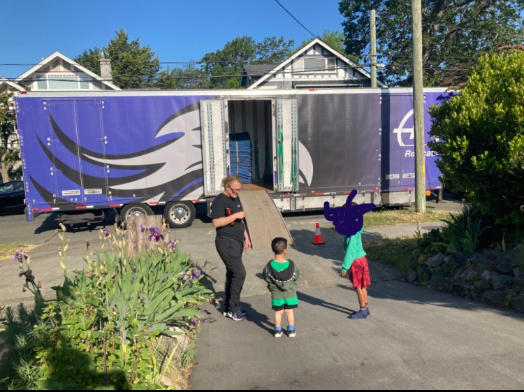 Photo by Hanaa Starr of A. Breton Relocations - Large