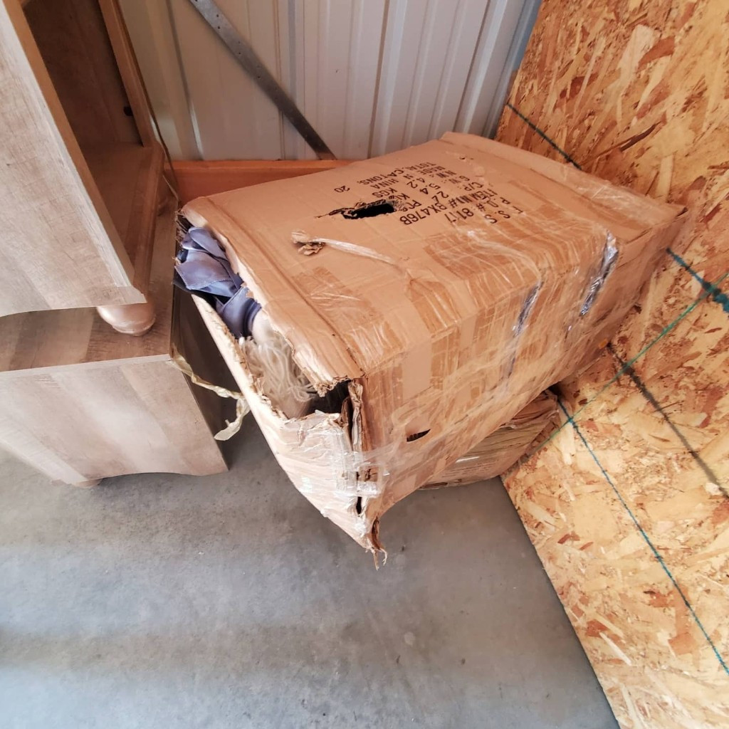 Second photo by Kimberly Rivas of Oasis Moving and Storage - Large