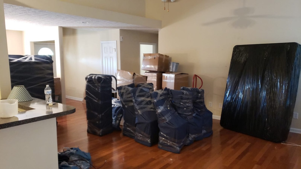 Photo by Alexis Funez of Swift Movers Van Lines INC - Large