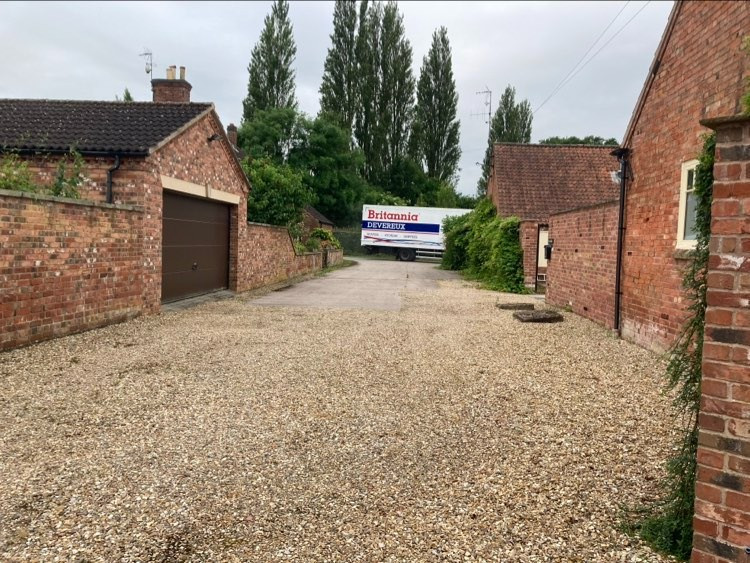 Photo by Wendy Crown of Britannia Movers International - Large