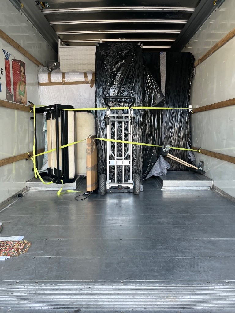 Photo by Odairen Conaway of MidAmerican Moving - Large