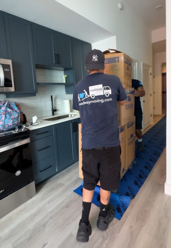 Second photo by Lindsay Jayne of Roadway Moving - Large