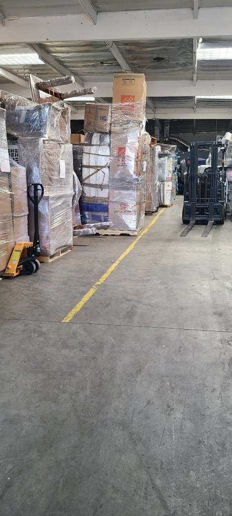 Second photo by Faye Garcia of Los Angeles Transfer and Storage - Large