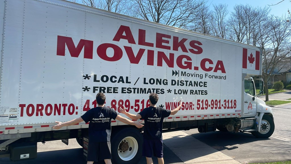 Photo by Mohammad Alfalah of Aleks Moving - Large