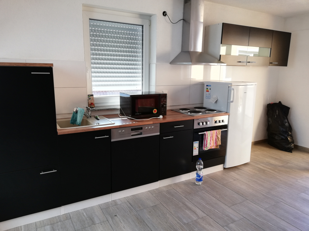 Second photo by Liane Held of Der Umzugsschreiner - Large