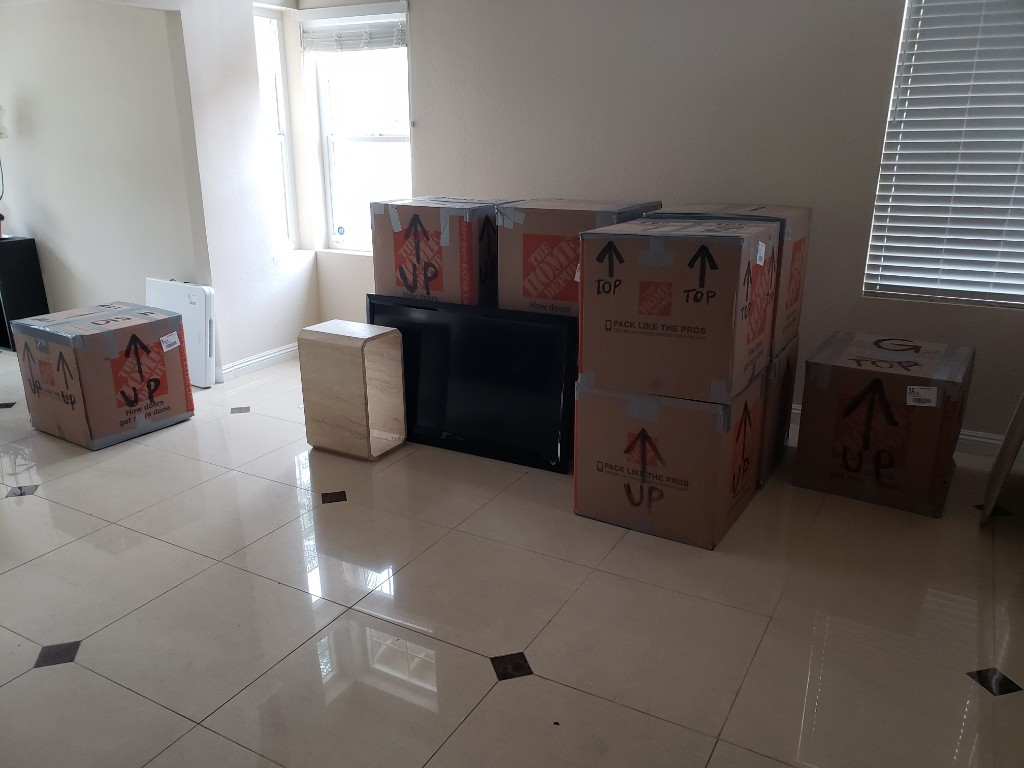 Photo by Gloria Lee of Hawaiian Moving Pros - Large