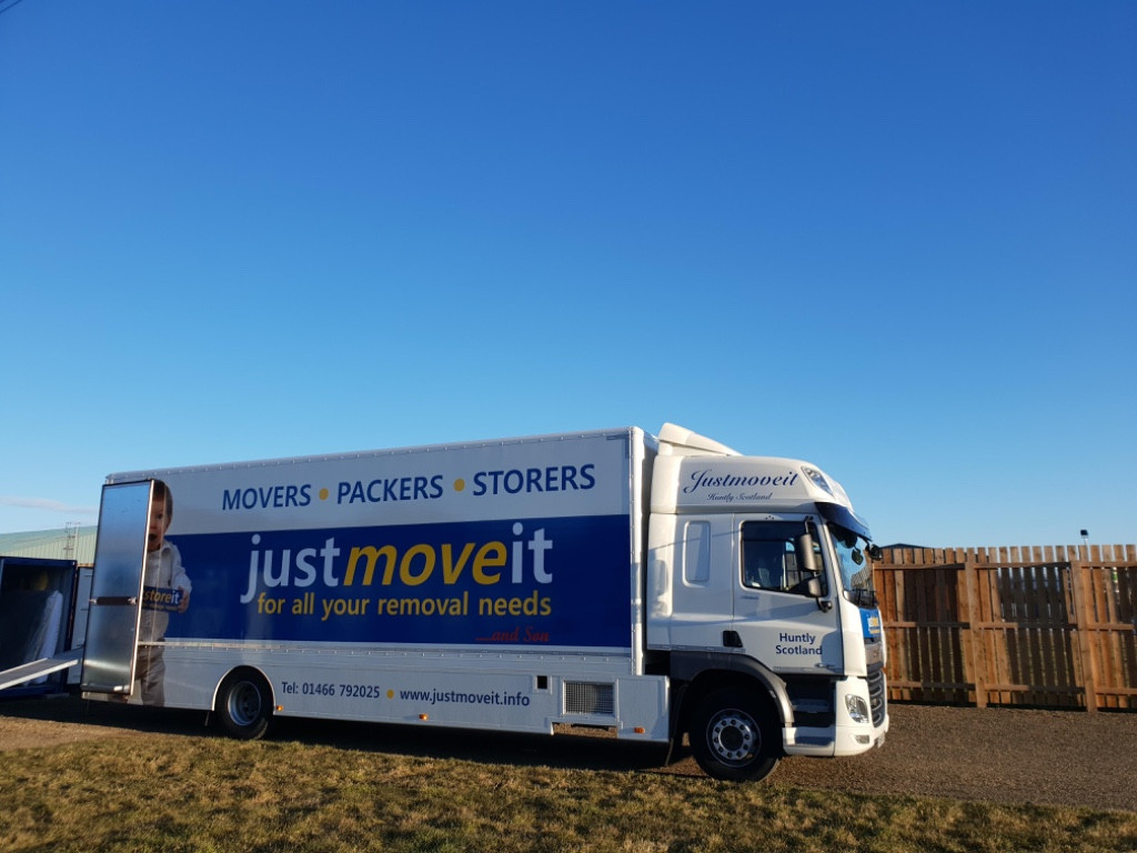 Photo by Jason Don of Just Move It - Large