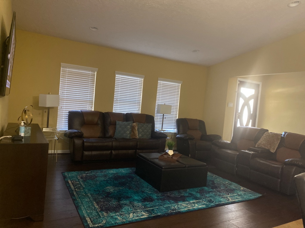 Photo by Jessica Noelia of OM van Lines - Large