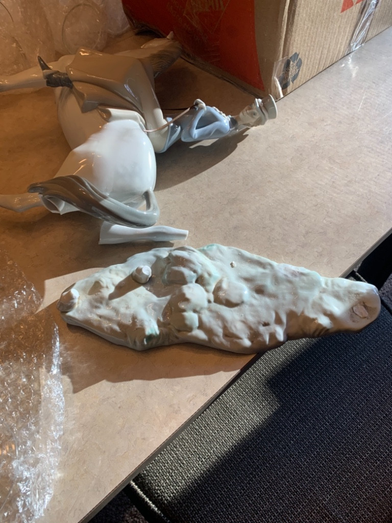 Photo by Helena Jb of Golden Men Movers - Large