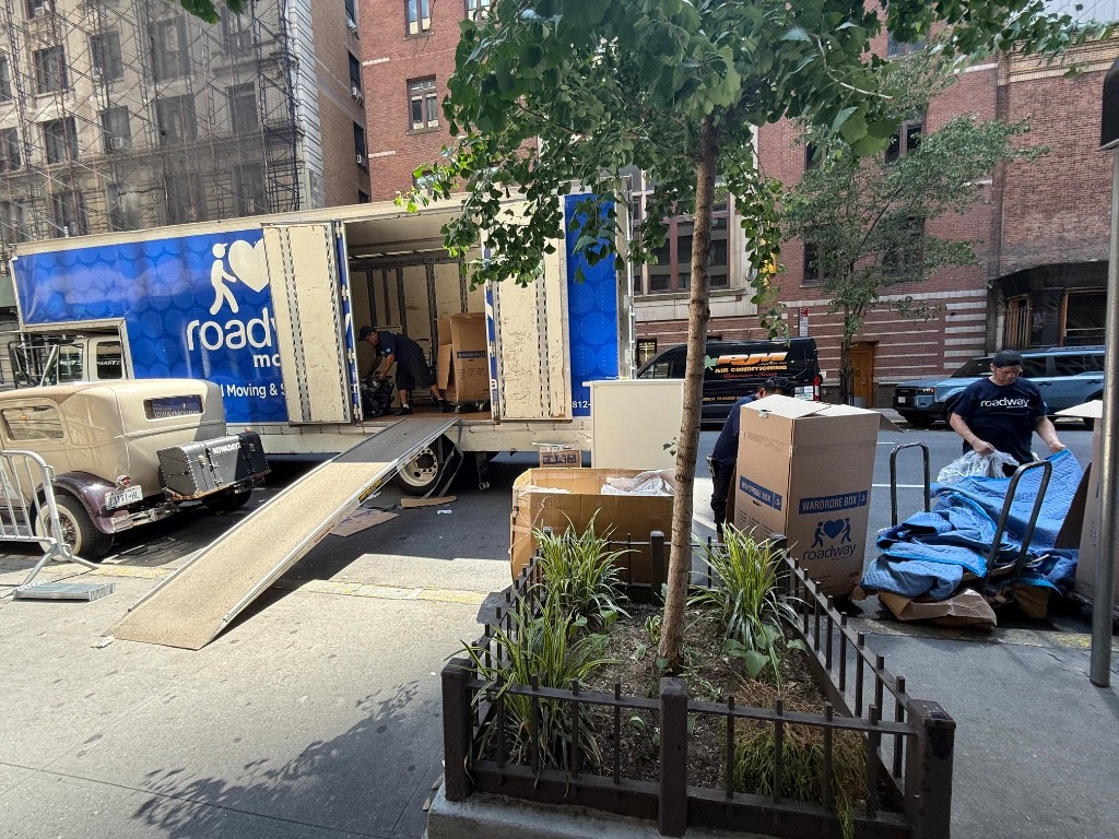 Photo by Julie Banderas of Roadway Moving - Large