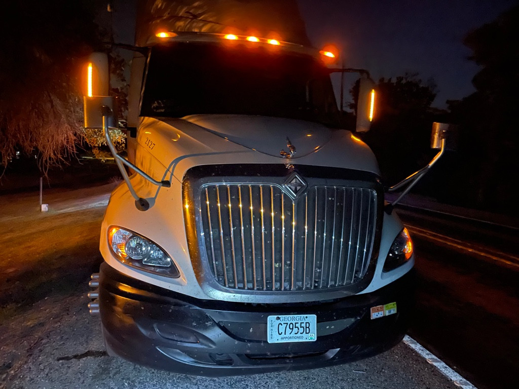 Second photo by Ben Myers of RoadRunner Auto Transport - Large