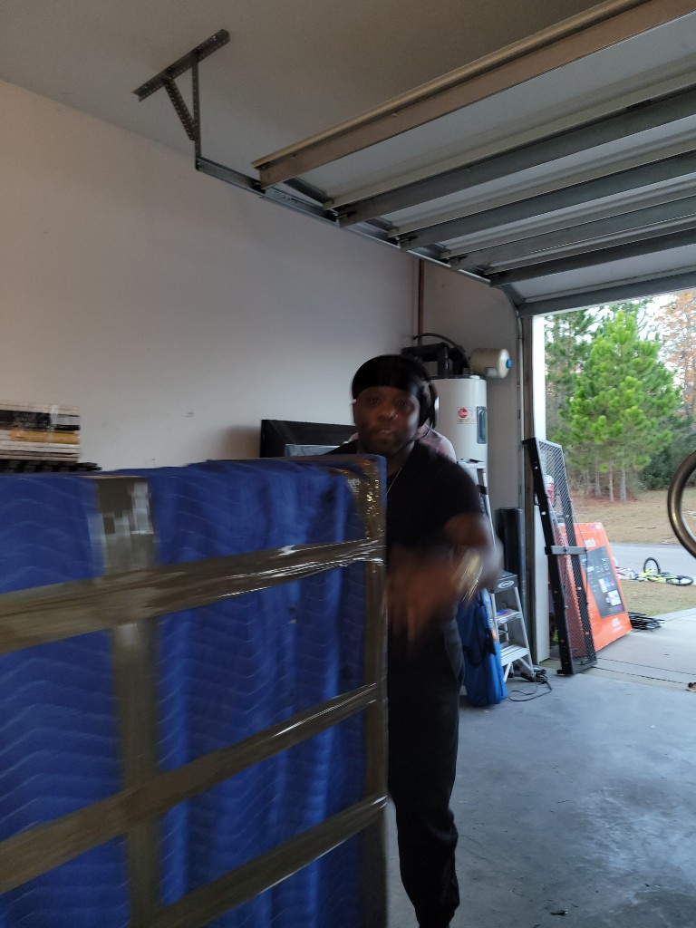 Photo by Lakeshia Gregg of Luxury Van Lines - Large