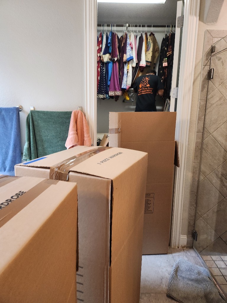 Second photo by Martha Delgado of Rescue Moving Services - Large