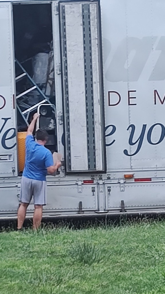 Photo by Tracy Williams of US Moving Enterprises Inc - Large