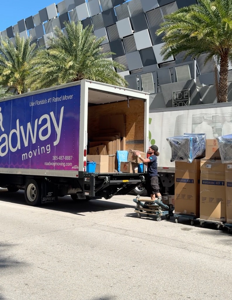 Photo by Corina Gonzalez of Roadway Moving - Large