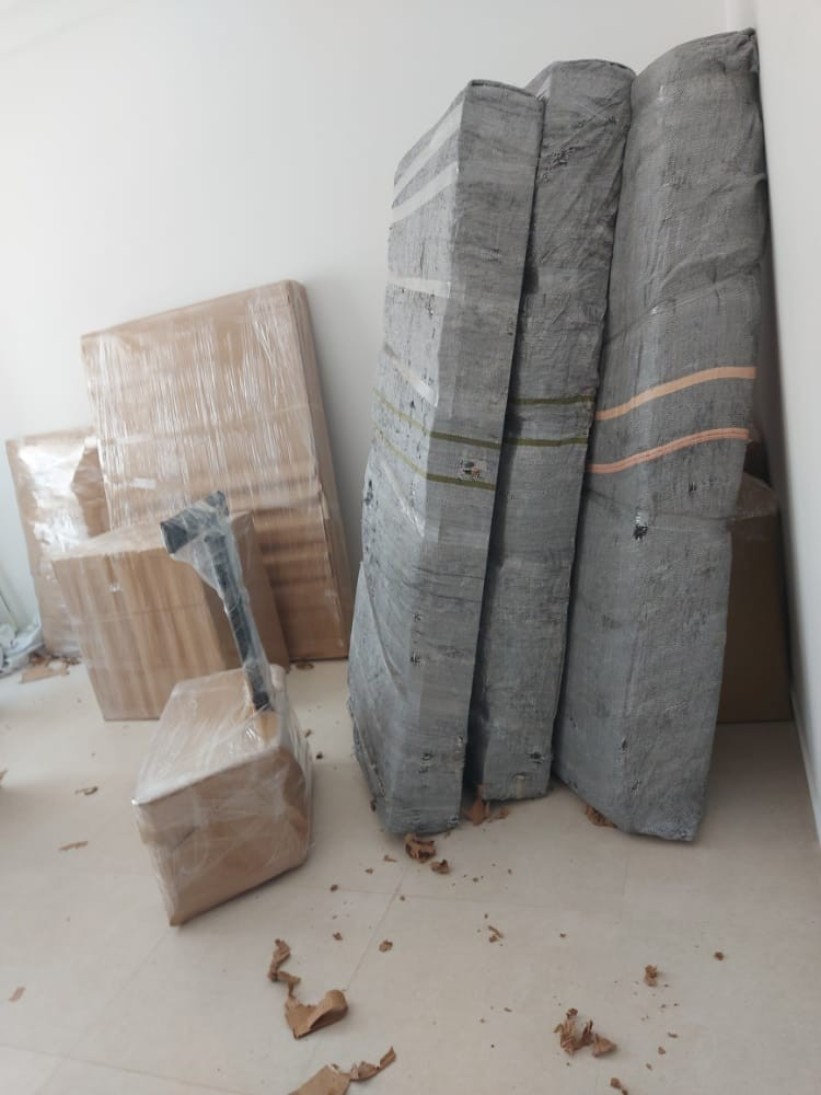 Photo by Muhammad Uzair of Discount Movers - Large