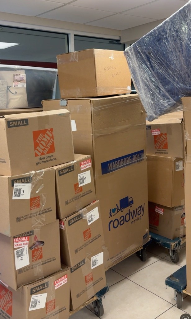 Second photo by Corina Gonzalez of Roadway Moving - Large