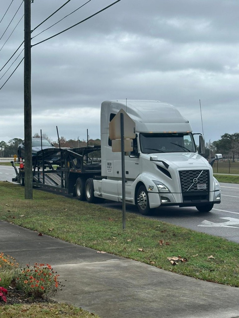 Second photo by Lucas Crispi Cunha of Colibri Auto Transport Inc - Large