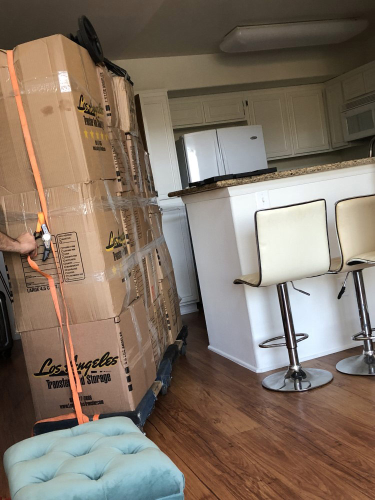 Photo by Aline R of Los Angeles Transfer and Storage - Large