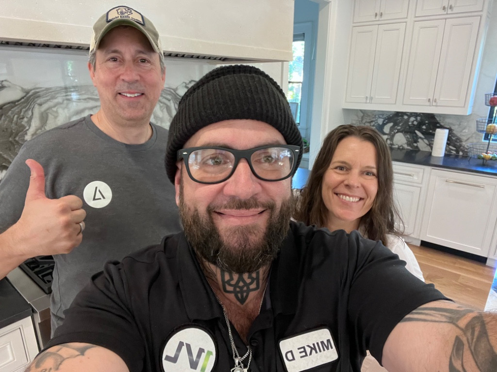 Photo by Tula Castello of International Van Lines - Large