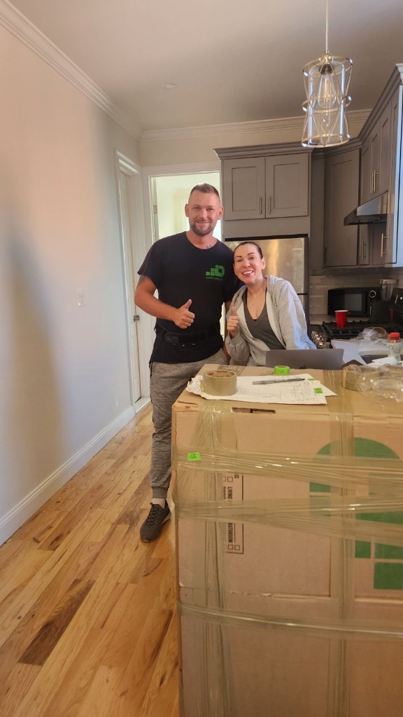 Photo by Daniela Tamez of Dumbo Moving and Storage - Large