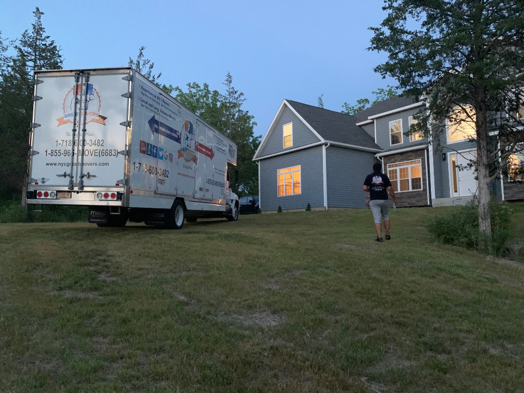 Second photo by Vicente Batz of NYC Great Movers - Large