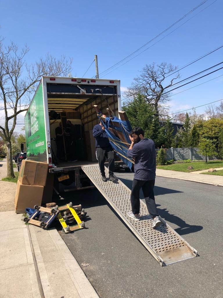 Second photo by Antonino Sciortino of Dumbo Moving and Storage - Large