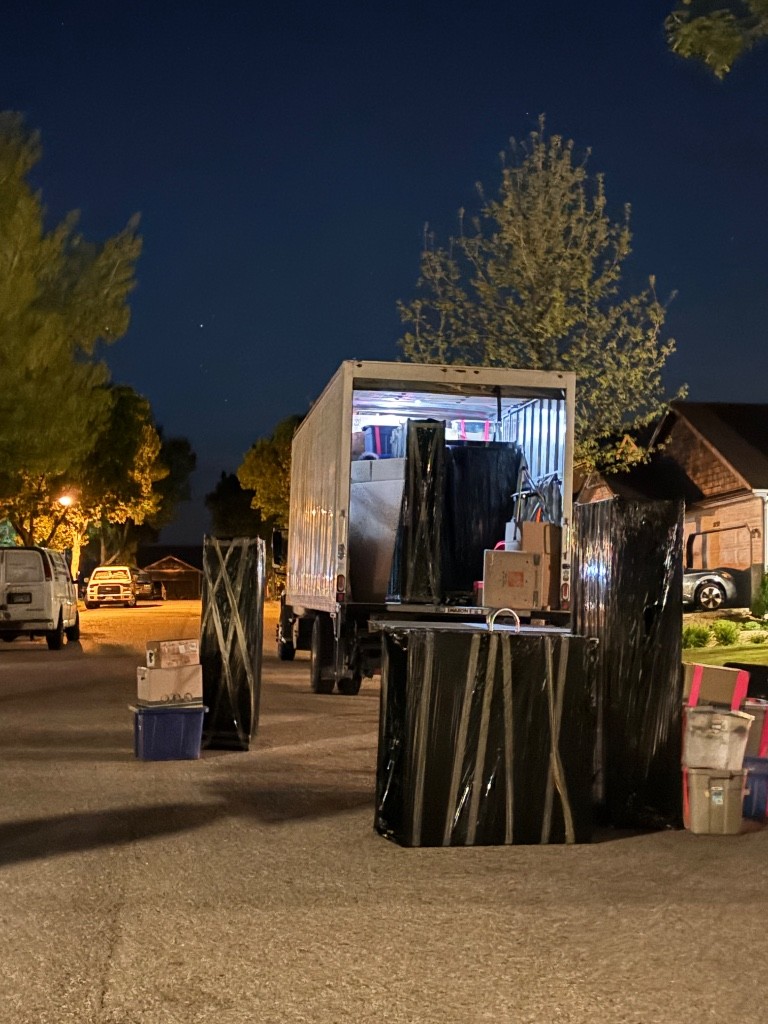 Second photo by Kelly Jordan of United One Vanlines - Large