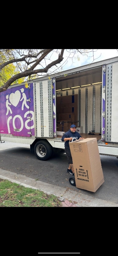 Photo by Mara Weinstein of Roadway Moving - Large