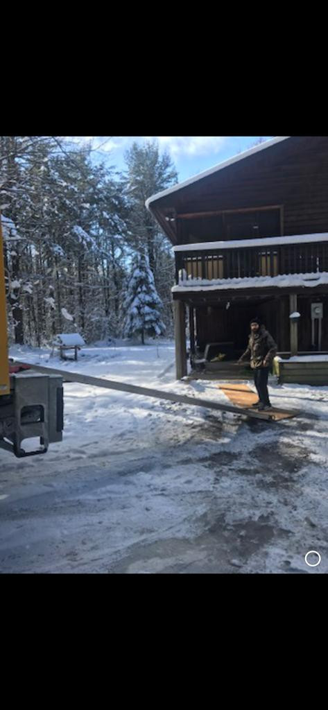 Second photo by Helen Garcia of Move Me Again Transportation - Large