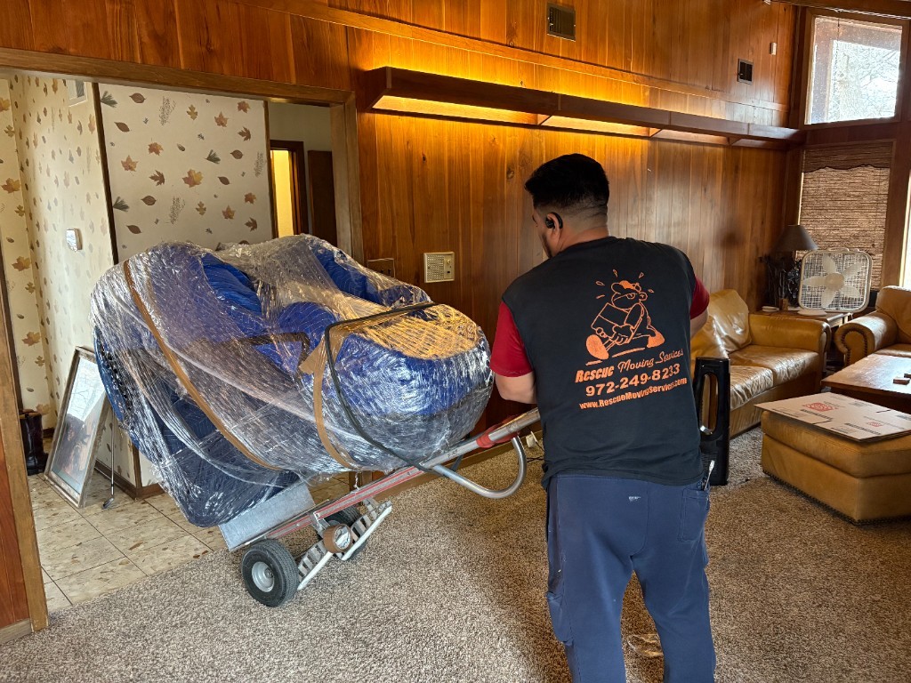 Second photo by Jackeline Oxford of Rescue Moving Services - Large