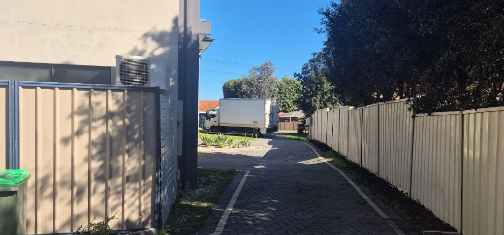 Photo by Amy Elliott of 2 Easy Home and Office Removalists - Large