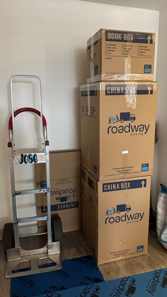 Second photo by Alexis Oakley of Roadway Moving - Large