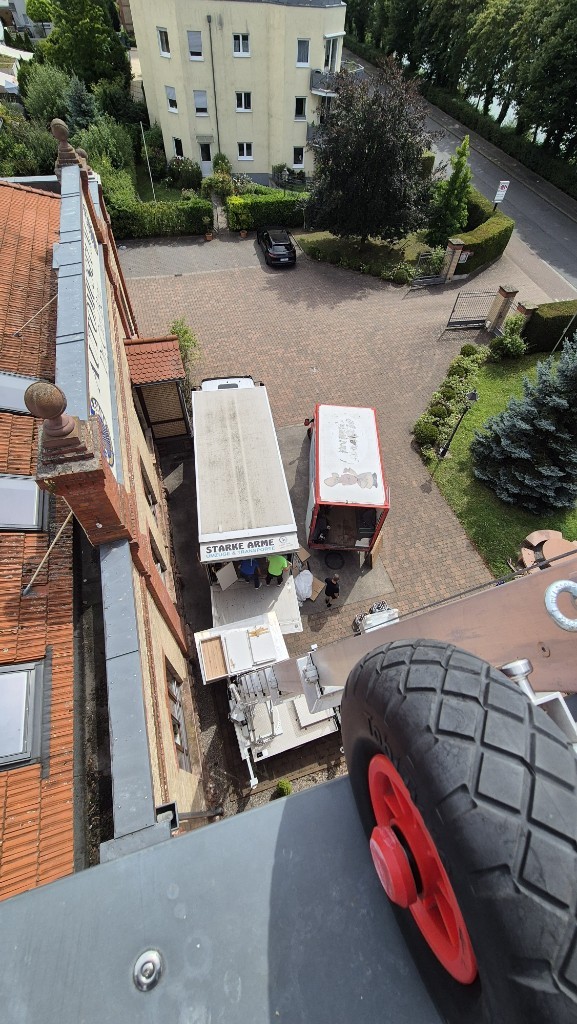 Photo by Timo Haffner of Starke Arme - Large