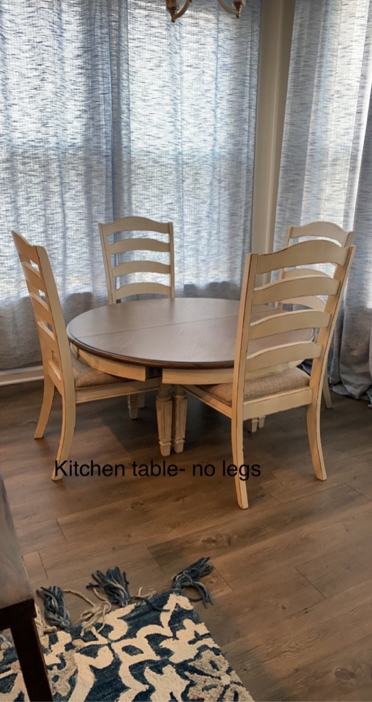 Photo by Charlotte Loyd of American Home Relocation - Large