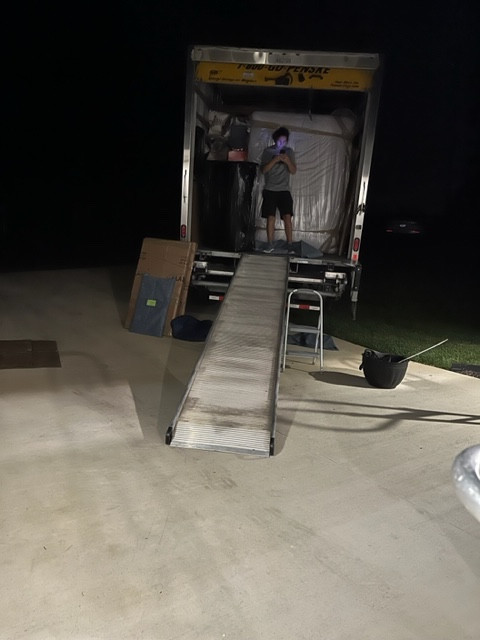 Second photo by Miriam Parra of JustPro Moving  - Large