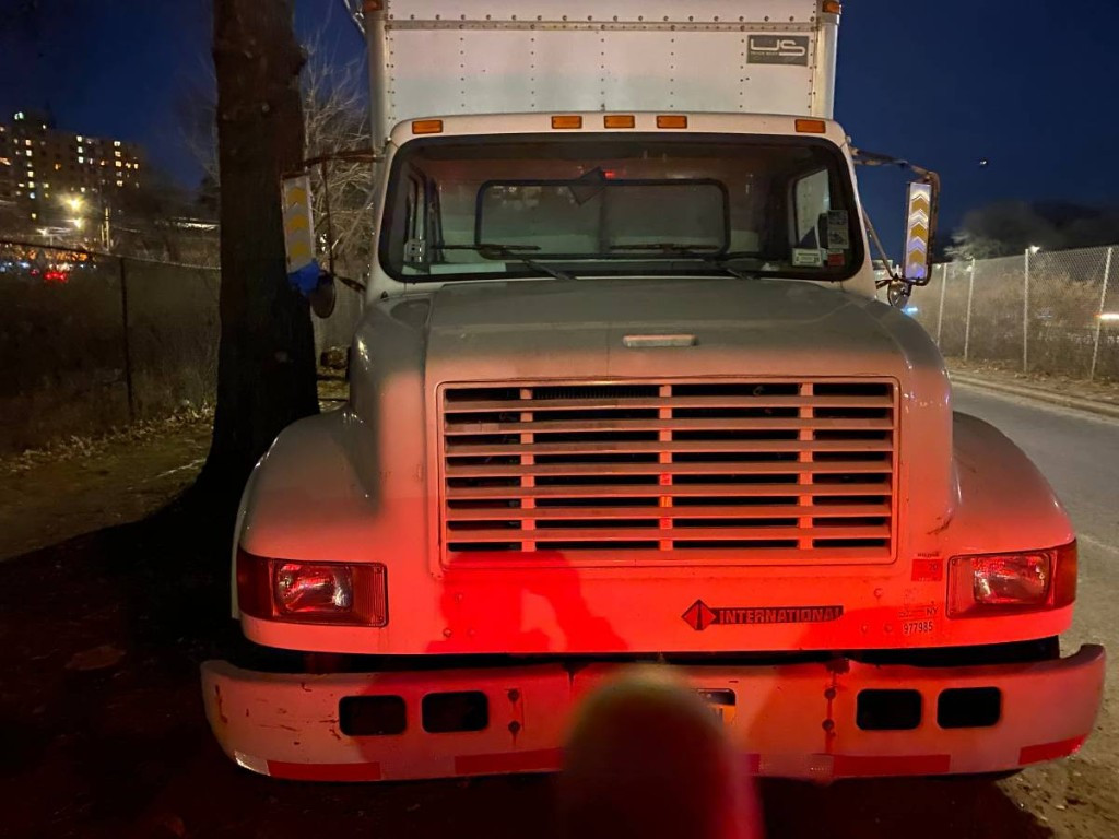 Photo by Claude Xaythoven of Razor Van Lines - Large