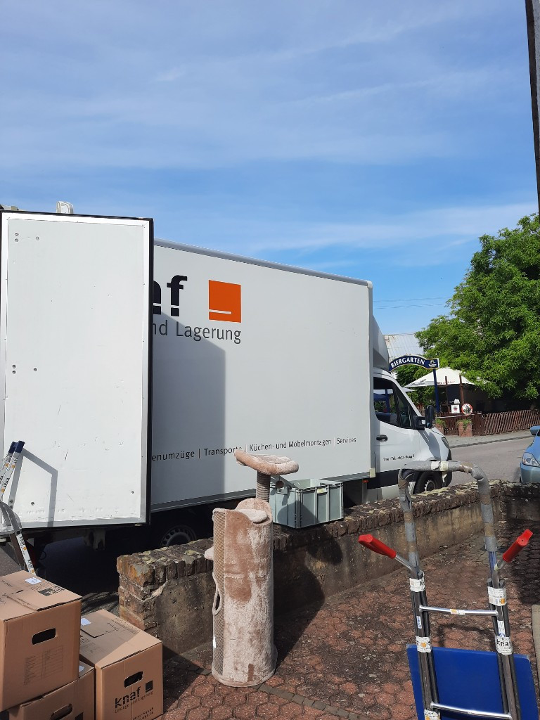 Photo by Sabine Lu of Knaf Umzüge - Large