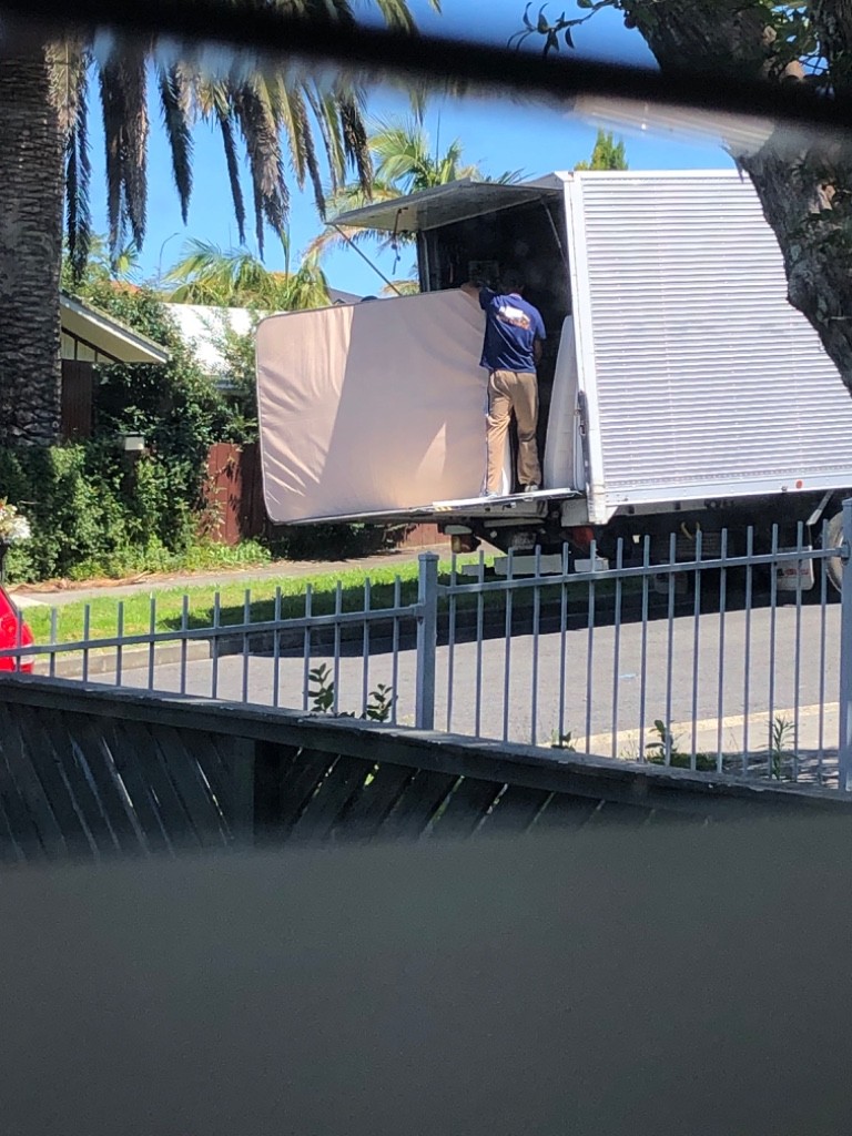 Photo by Olivia Tinkler of Auckland Pack N Move - Large