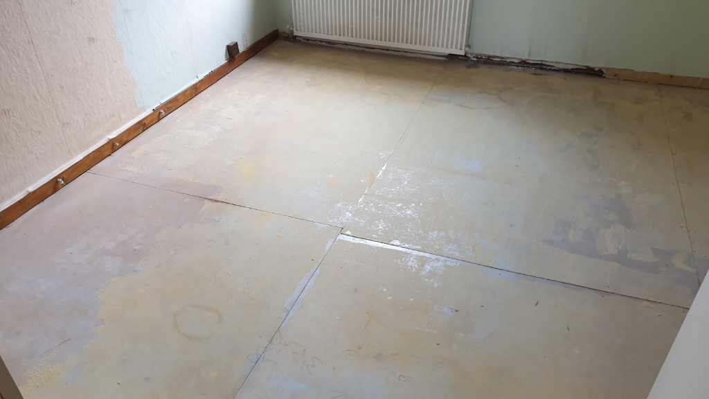 Second photo by Herta Karl Trombasch of UMTL Umzüge - Large