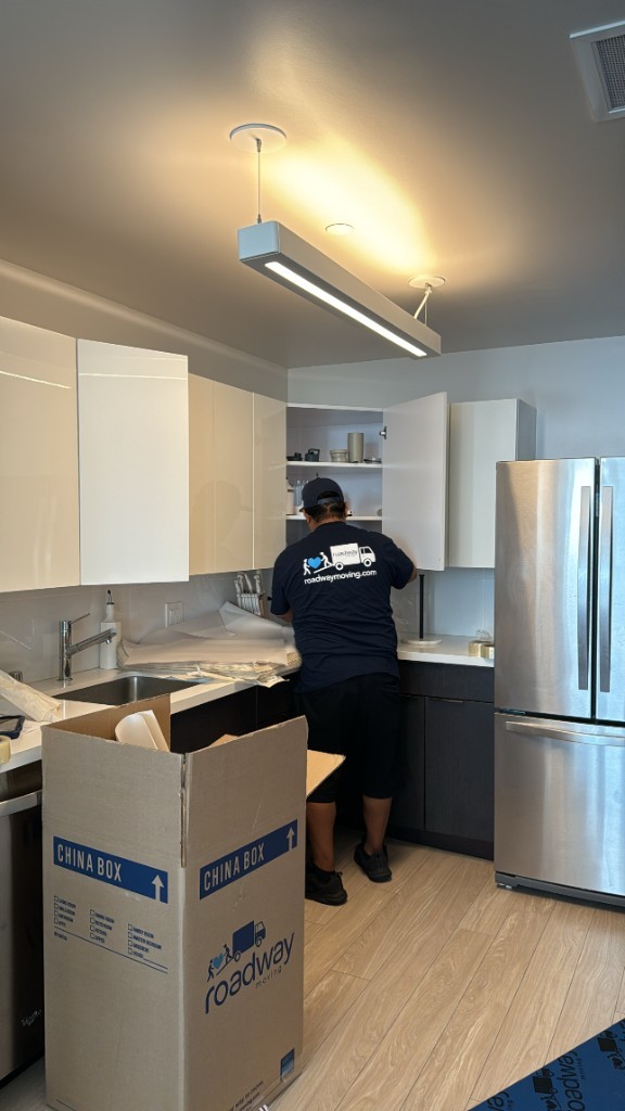 Second photo by Catalina Suarez of Roadway Moving - Large