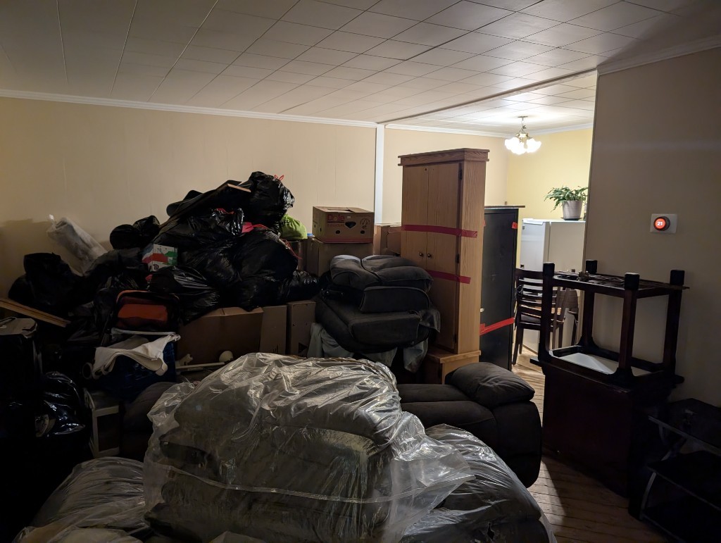 Photo by Paul Penasse of Fast Canadian Van Lines - Large