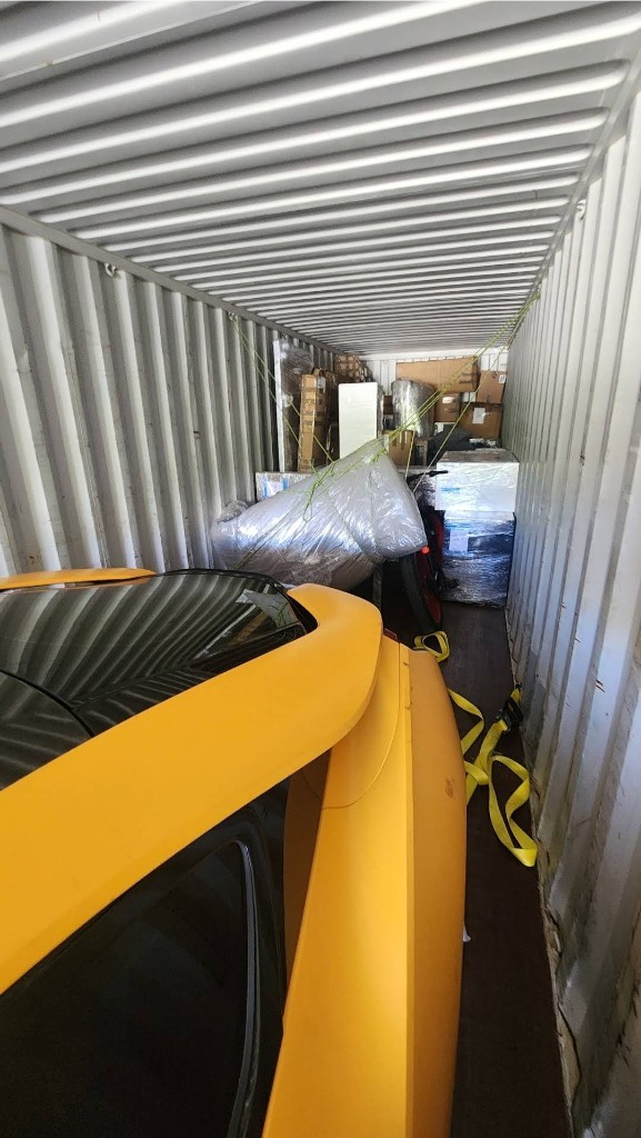 Photo by Daniel Santos of iLines International - Large